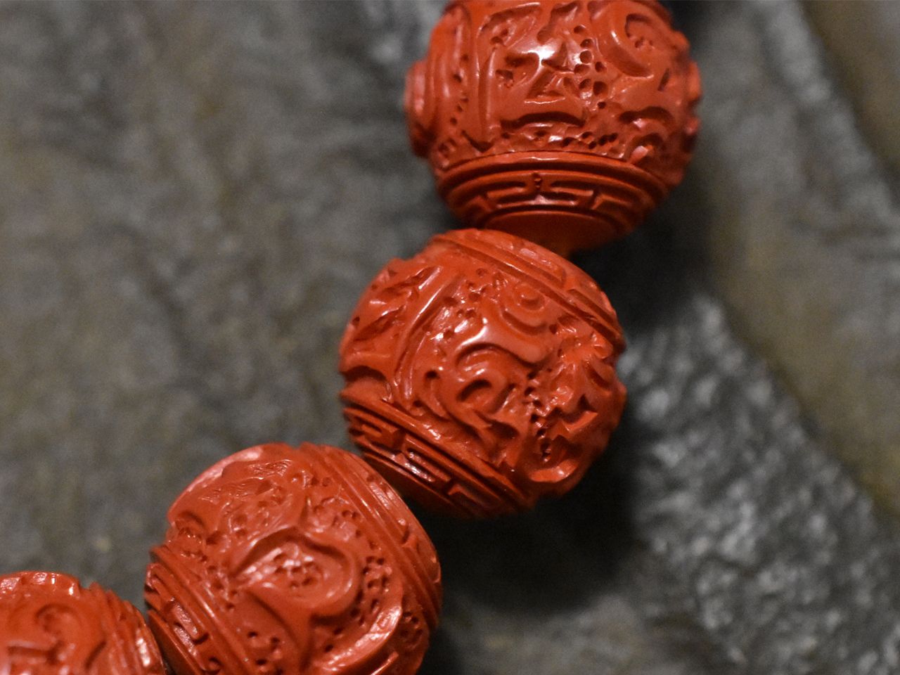 11毫米高浮雕六字真言朱砂手串